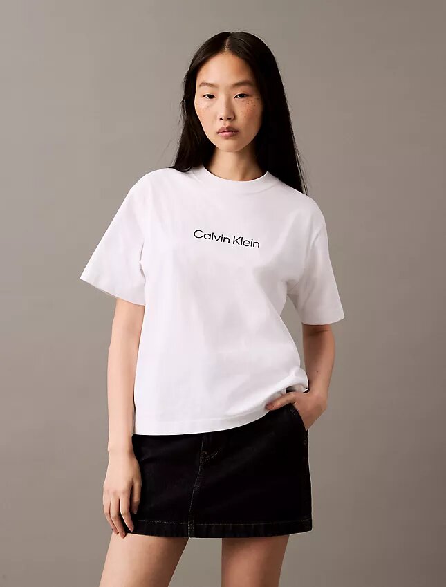 Τ-shirt με στρογγυλό λαιμό και τυπικό λογότυπο σε φαρδιά γραμμή Τ-shirt με στρογγυλό λαιμό και τυπικό λογότυπο σε φαρδιά γραμμή