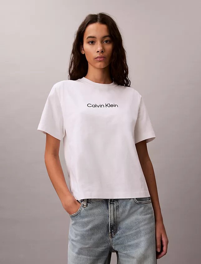Τ-shirt με στρογγυλό λαιμό και τυπικό λογότυπο σε φαρδιά γραμμή Τ-shirt με στρογγυλό λαιμό και τυπικό λογότυπο σε φαρδιά γραμμή