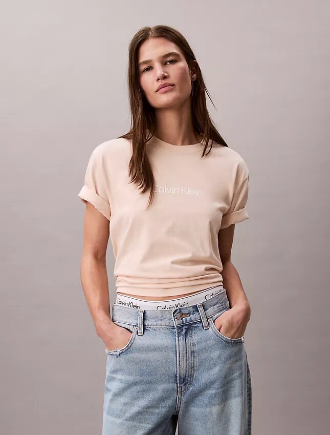 Τ-shirt με στρογγυλό λαιμό και τυπικό λογότυπο σε φαρδιά γραμμή Τ-shirt με στρογγυλό λαιμό και τυπικό λογότυπο σε φαρδιά γραμμή