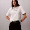 Τ-shirt με στρογγυλό λαιμό και τυπικό λογότυπο σε φαρδιά γραμμή Τ-shirt με στρογγυλό λαιμό και τυπικό λογότυπο σε φαρδιά γραμμή