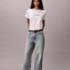 Τ-shirt με στρογγυλό λαιμό και τυπικό λογότυπο σε φαρδιά γραμμή Τ-shirt με στρογγυλό λαιμό και τυπικό λογότυπο σε φαρδιά γραμμή