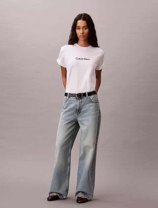 Τ-shirt με στρογγυλό λαιμό και τυπικό λογότυπο σε φαρδιά γραμμή Τ-shirt με στρογγυλό λαιμό και τυπικό λογότυπο σε φαρδιά γραμμή