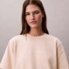 Τ-shirt με στρογγυλό λαιμό και τυπικό λογότυπο σε φαρδιά γραμμή Τ-shirt με στρογγυλό λαιμό και τυπικό λογότυπο σε φαρδιά γραμμή
