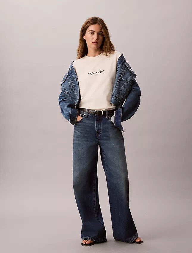 Τ-shirt με στρογγυλό λαιμό και τυπικό λογότυπο σε φαρδιά γραμμή Τ-shirt με στρογγυλό λαιμό και τυπικό λογότυπο σε φαρδιά γραμμή