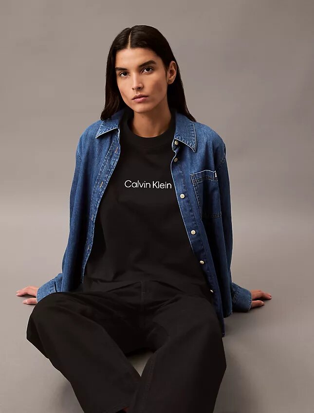 Τ-shirt με στρογγυλό λαιμό και τυπικό λογότυπο σε φαρδιά γραμμή Τ-shirt με στρογγυλό λαιμό και τυπικό λογότυπο σε φαρδιά γραμμή