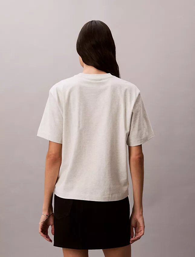 Τ-shirt με στρογγυλό λαιμό και τυπικό λογότυπο σε φαρδιά γραμμή Τ-shirt με στρογγυλό λαιμό και τυπικό λογότυπο σε φαρδιά γραμμή