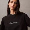 Τ-shirt με στρογγυλό λαιμό και τυπικό λογότυπο σε φαρδιά γραμμή Τ-shirt με στρογγυλό λαιμό και τυπικό λογότυπο σε φαρδιά γραμμή