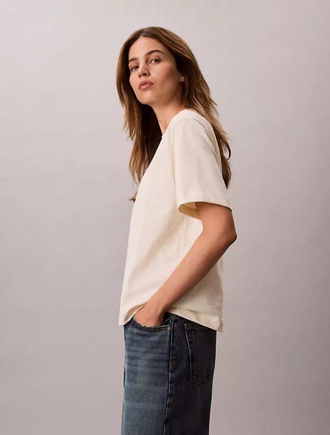 Τ-shirt με στρογγυλό λαιμό και τυπικό λογότυπο σε φαρδιά γραμμή Τ-shirt με στρογγυλό λαιμό και τυπικό λογότυπο σε φαρδιά γραμμή