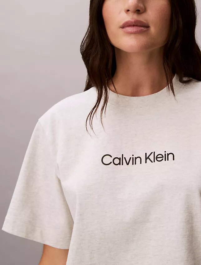 Τ-shirt με στρογγυλό λαιμό και τυπικό λογότυπο σε φαρδιά γραμμή Τ-shirt με στρογγυλό λαιμό και τυπικό λογότυπο σε φαρδιά γραμμή