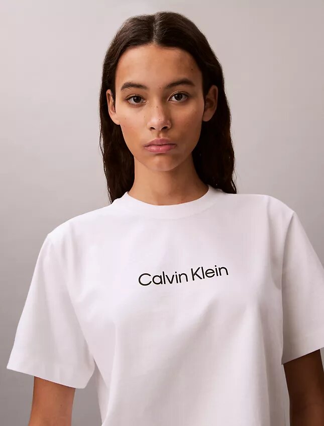 Τ-shirt με στρογγυλό λαιμό και τυπικό λογότυπο σε φαρδιά γραμμή Τ-shirt με στρογγυλό λαιμό και τυπικό λογότυπο σε φαρδιά γραμμή