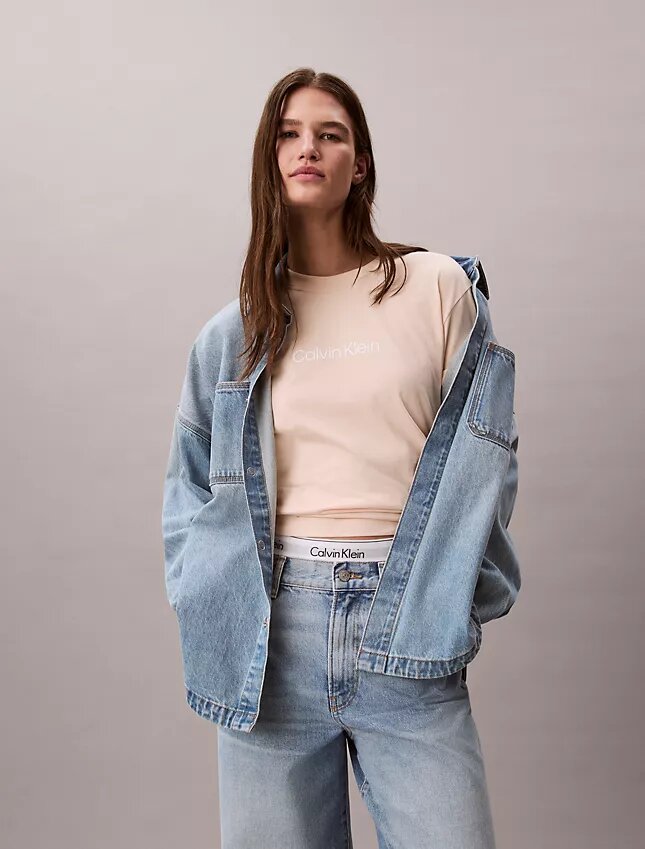 Τ-shirt με στρογγυλό λαιμό και τυπικό λογότυπο σε φαρδιά γραμμή Τ-shirt με στρογγυλό λαιμό και τυπικό λογότυπο σε φαρδιά γραμμή