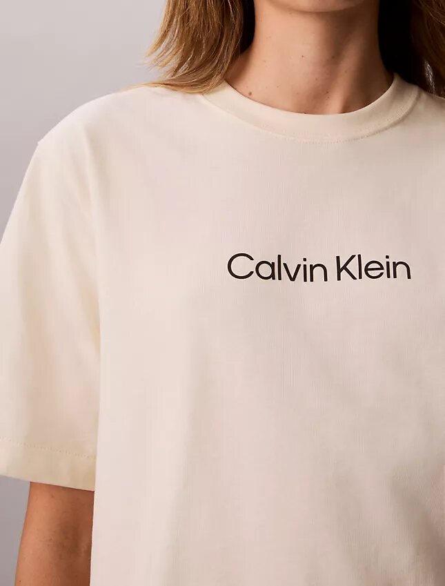 Τ-shirt με στρογγυλό λαιμό και τυπικό λογότυπο σε φαρδιά γραμμή Τ-shirt με στρογγυλό λαιμό και τυπικό λογότυπο σε φαρδιά γραμμή