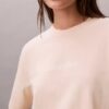 Τ-shirt με στρογγυλό λαιμό και τυπικό λογότυπο σε φαρδιά γραμμή Τ-shirt με στρογγυλό λαιμό και τυπικό λογότυπο σε φαρδιά γραμμή