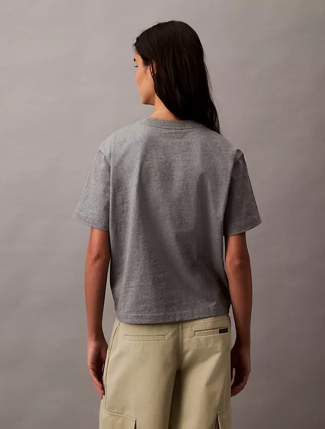 Τ-shirt με στρογγυλό λαιμό και τυπικό λογότυπο σε φαρδιά γραμμή Τ-shirt με στρογγυλό λαιμό και τυπικό λογότυπο σε φαρδιά γραμμή