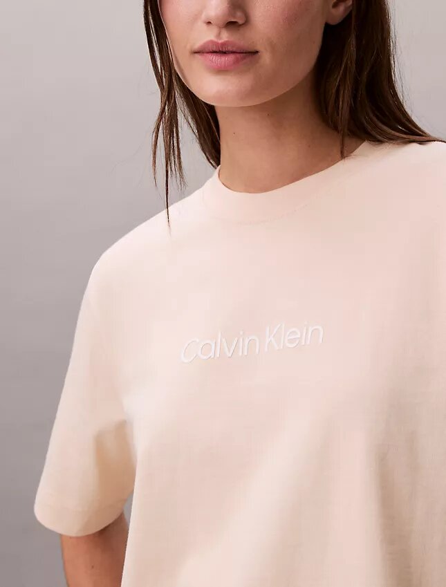 Τ-shirt με στρογγυλό λαιμό και τυπικό λογότυπο σε φαρδιά γραμμή Τ-shirt με στρογγυλό λαιμό και τυπικό λογότυπο σε φαρδιά γραμμή