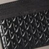 Θήκη καρτών με ανάγλυφο μοτίβο Monogram σε όλη την επιφάνεια Θήκη καρτών με ανάγλυφο μοτίβο Monogram σε όλη την επιφάνεια