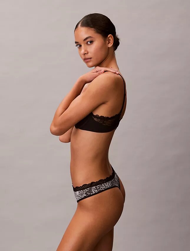 Thong από ελαστική Microfiber με δαντέλα Thong από ελαστική Microfiber με δαντέλα