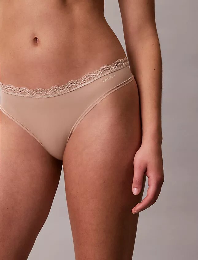 Thong από ελαστική Microfiber με δαντέλα Thong από ελαστική Microfiber με δαντέλα