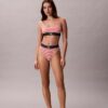 Thong από ελαστική Microfiber με γραφικό Monogram Thong από ελαστική Microfiber με γραφικό Monogram