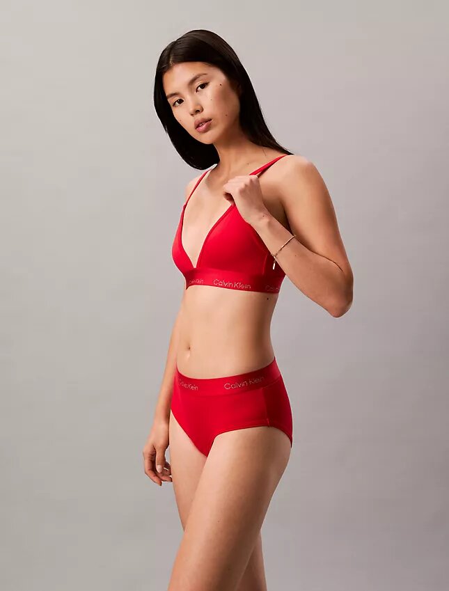 Τριγωνικό Bralette με ελαφριά επένδυση για το Σεληνιακό Νέο Έτος Τριγωνικό Bralette με ελαφριά επένδυση για το Σεληνιακό Νέο Έτος