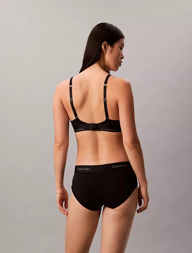 Τριγωνικό Bralette με ελαφριά επένδυση για το Σεληνιακό Νέο Έτος Τριγωνικό Bralette με ελαφριά επένδυση για το Σεληνιακό Νέο Έτος