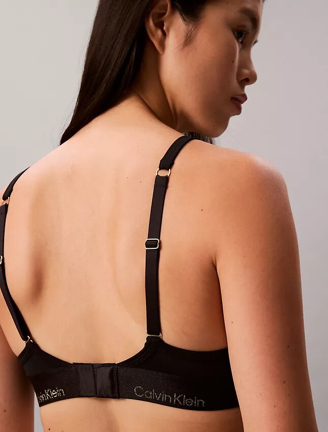 Τριγωνικό Bralette με ελαφριά επένδυση για το Σεληνιακό Νέο Έτος Τριγωνικό Bralette με ελαφριά επένδυση για το Σεληνιακό Νέο Έτος