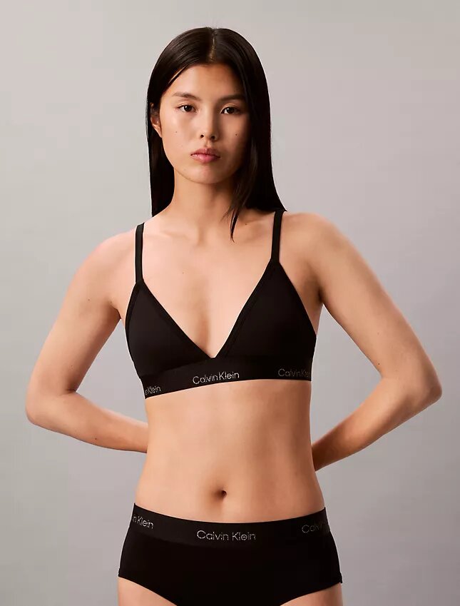 Τριγωνικό Bralette με ελαφριά επένδυση για το Σεληνιακό Νέο Έτος Τριγωνικό Bralette με ελαφριά επένδυση για το Σεληνιακό Νέο Έτος