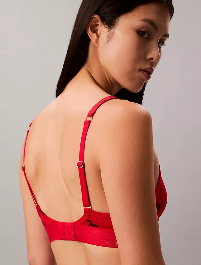 Τριγωνικό Bralette με ελαφριά επένδυση για το Σεληνιακό Νέο Έτος Τριγωνικό Bralette με ελαφριά επένδυση για το Σεληνιακό Νέο Έτος