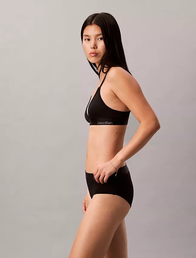 Τριγωνικό Bralette με ελαφριά επένδυση για το Σεληνιακό Νέο Έτος Τριγωνικό Bralette με ελαφριά επένδυση για το Σεληνιακό Νέο Έτος