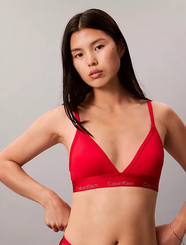 Τριγωνικό Bralette με ελαφριά επένδυση για το Σεληνιακό Νέο Έτος Τριγωνικό Bralette με ελαφριά επένδυση για το Σεληνιακό Νέο Έτος