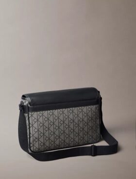 Τσάντα Messenger με λογότυπο Emblem Jacquard
