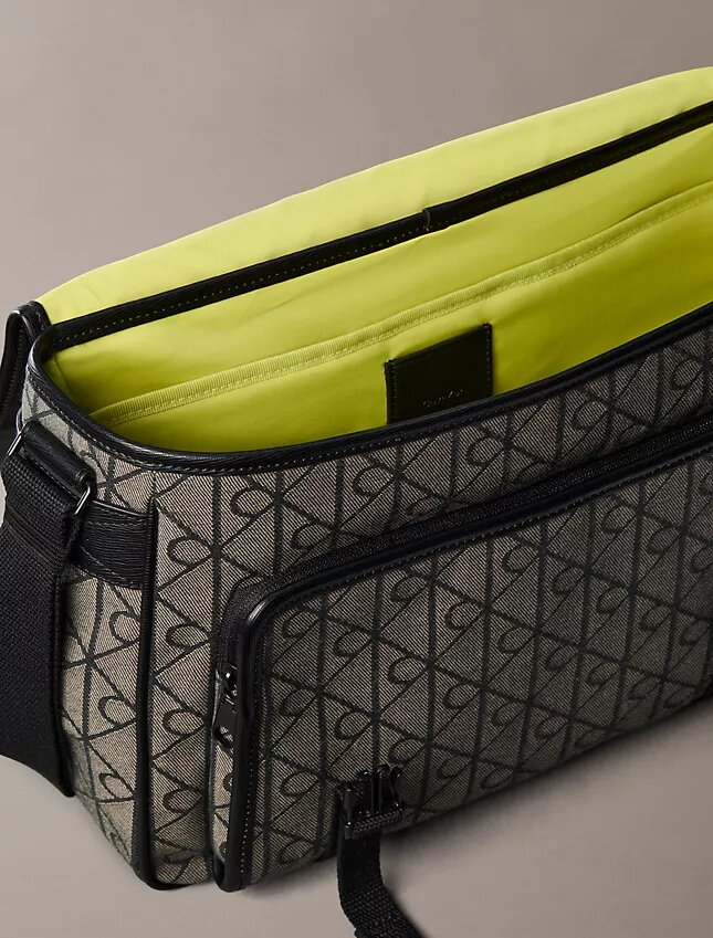 Τσάντα Messenger με λογότυπο Emblem Jacquard Τσάντα Messenger με λογότυπο Emblem Jacquard