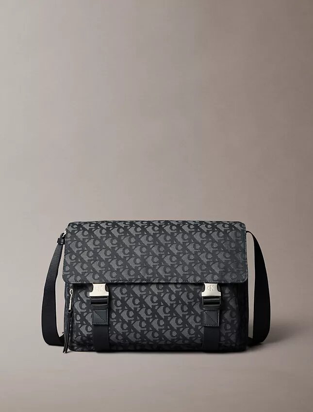 Τσάντα Messenger με μοτίβο Monogram σε όλη την επιφάνεια Τσάντα Messenger με μοτίβο Monogram σε όλη την επιφάνεια