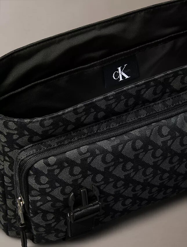 Τσάντα Messenger με μοτίβο Monogram σε όλη την επιφάνεια Τσάντα Messenger με μοτίβο Monogram σε όλη την επιφάνεια