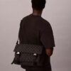 Τσάντα Messenger με μοτίβο Monogram σε όλη την επιφάνεια Τσάντα Messenger με μοτίβο Monogram σε όλη την επιφάνεια