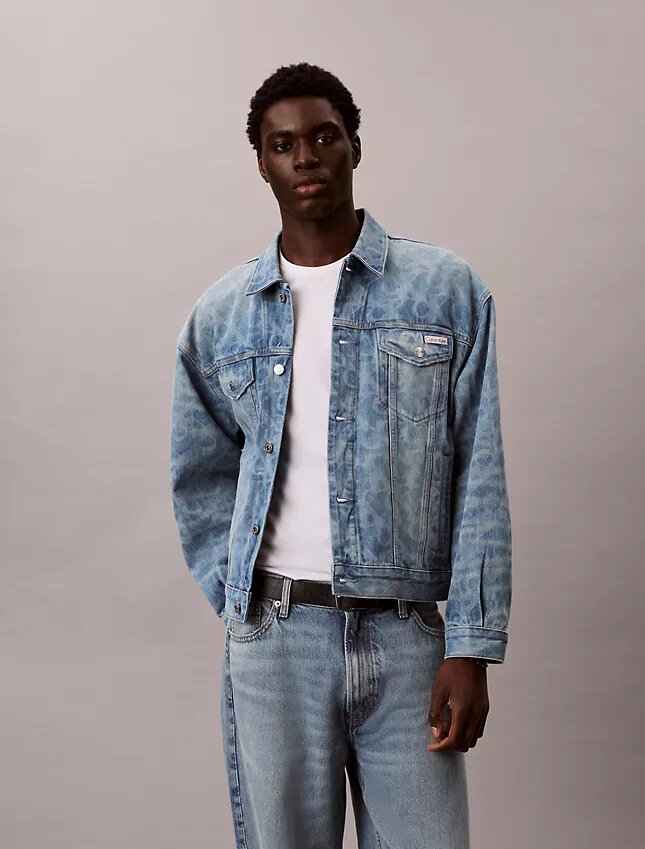 Τζάκετ Trucker Jacket από τζιν με μοτίβο Monogram 90S Τζάκετ Trucker Jacket από τζιν με μοτίβο Monogram 90S