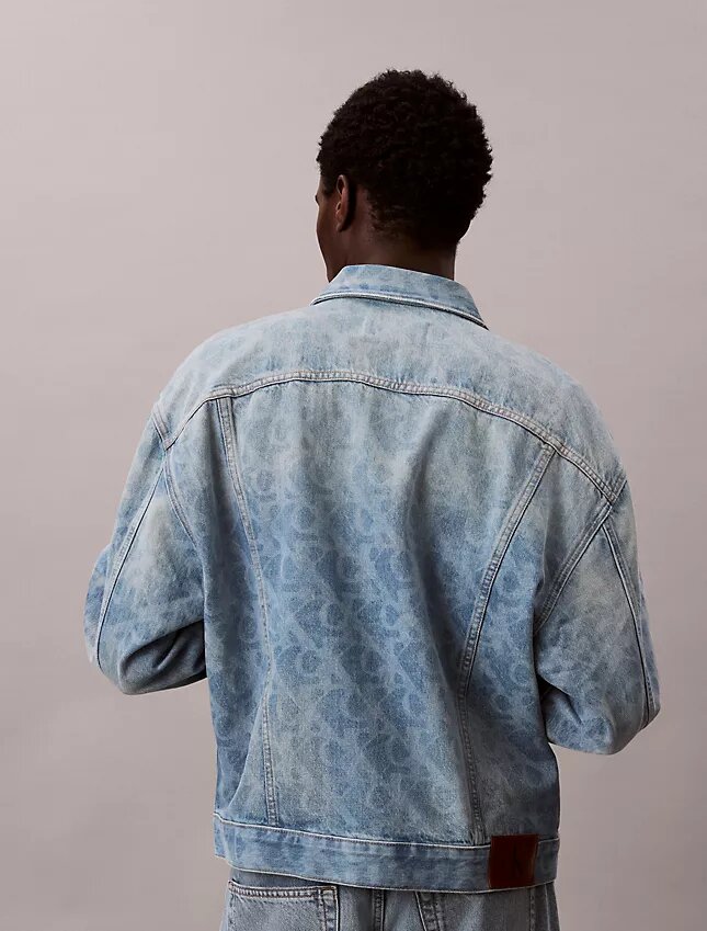 Τζάκετ Trucker Jacket από τζιν με μοτίβο Monogram 90S Τζάκετ Trucker Jacket από τζιν με μοτίβο Monogram 90S