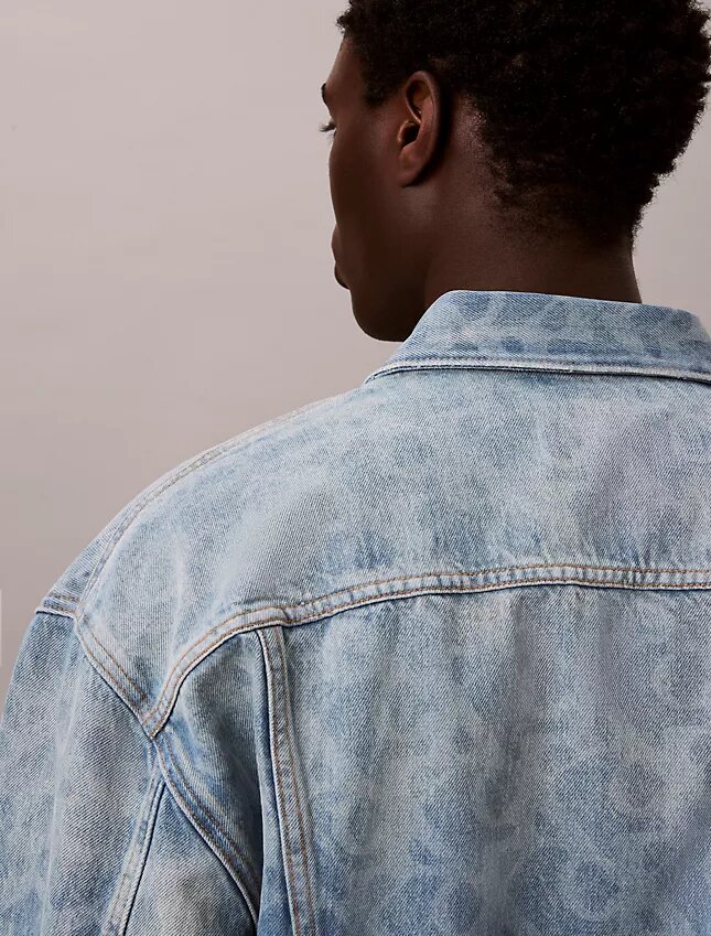 Τζάκετ Trucker Jacket από τζιν με μοτίβο Monogram 90S Τζάκετ Trucker Jacket από τζιν με μοτίβο Monogram 90S