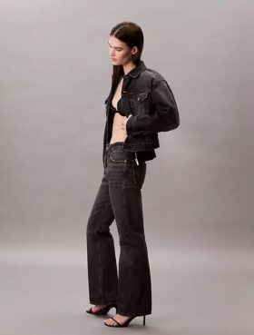 Τζιν με χαλαρή γραμμή bootcut