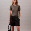 Βερμούδες από Cotton Stretch τβίλ με πιέτες Βερμούδες από Cotton Stretch τβίλ με πιέτες