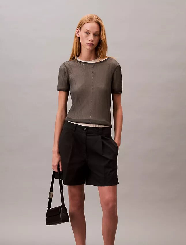 Βερμούδες από Cotton Stretch τβίλ με πιέτες Βερμούδες από Cotton Stretch τβίλ με πιέτες