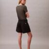 Βερμούδες από Cotton Stretch τβίλ με πιέτες Βερμούδες από Cotton Stretch τβίλ με πιέτες