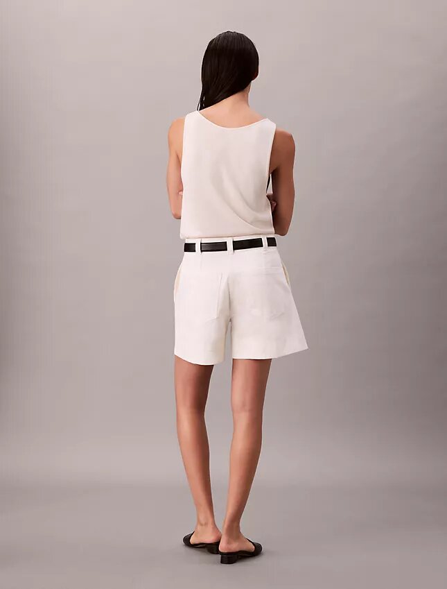 Βερμούδες από Cotton Stretch τβίλ με πιέτες Βερμούδες από Cotton Stretch τβίλ με πιέτες